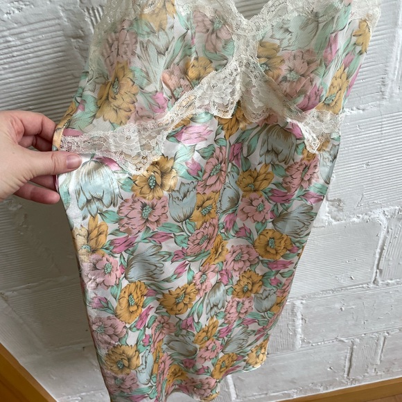 Victoria’s Secret Chemise - Picture 5 of 9